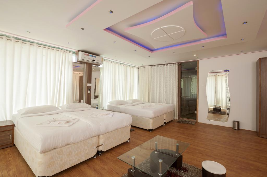 Boomerang Resort Mandrem Phòng bức ảnh